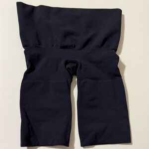 SKIMS Black BBL Shapewear Shorts XXS
